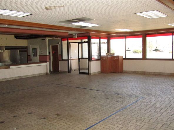400 W Centerway St, Janesville, WI 53548